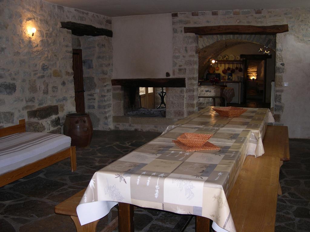 Bed and Breakfast La Bergerie Сент-Элали-дю-Сернон Экстерьер фото